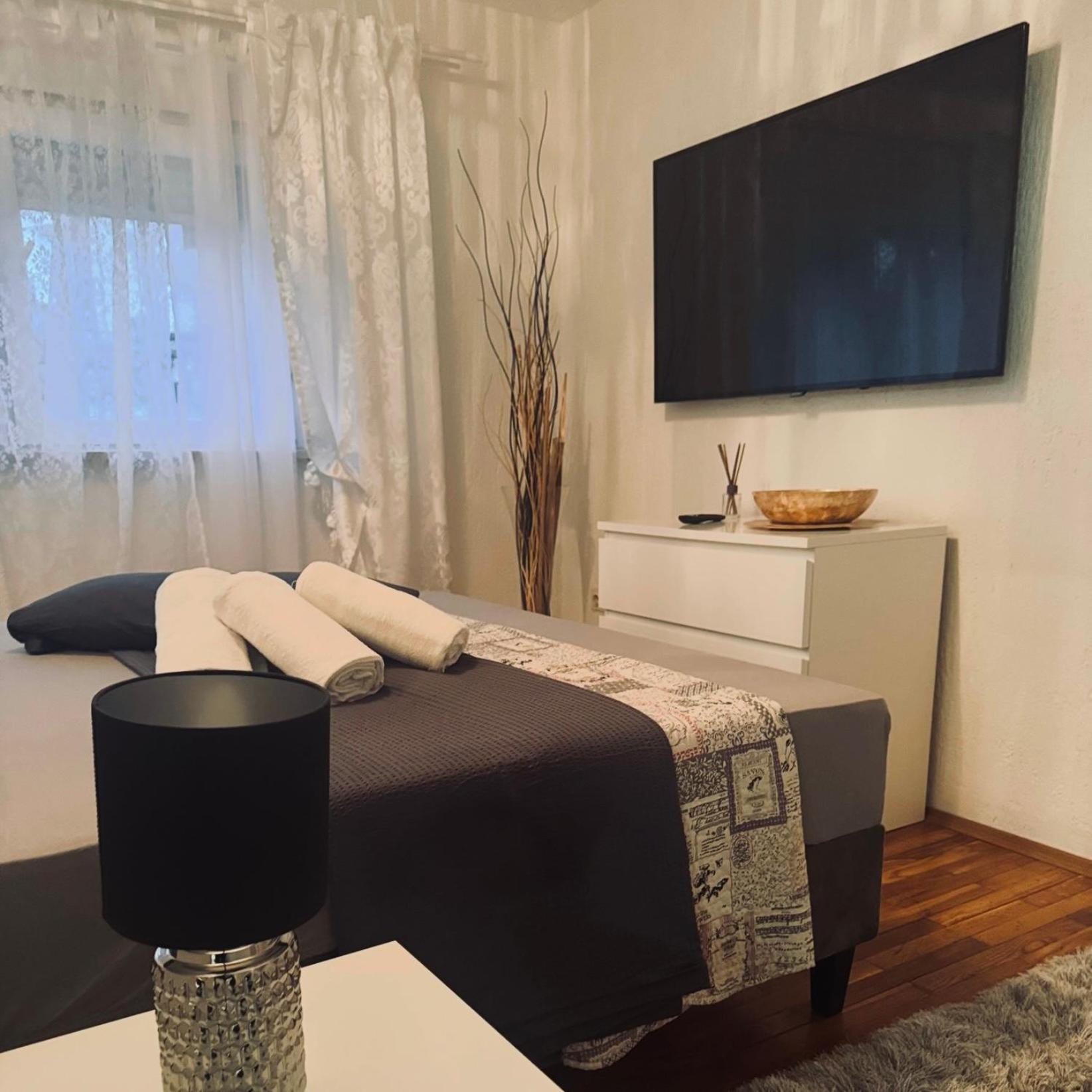 Lea Apartment *